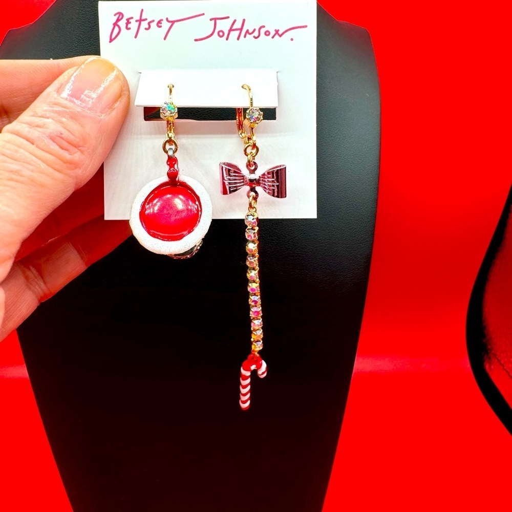 AUTHENTIC NWT Betsey Johnson Christmas mismatched dangle earrings